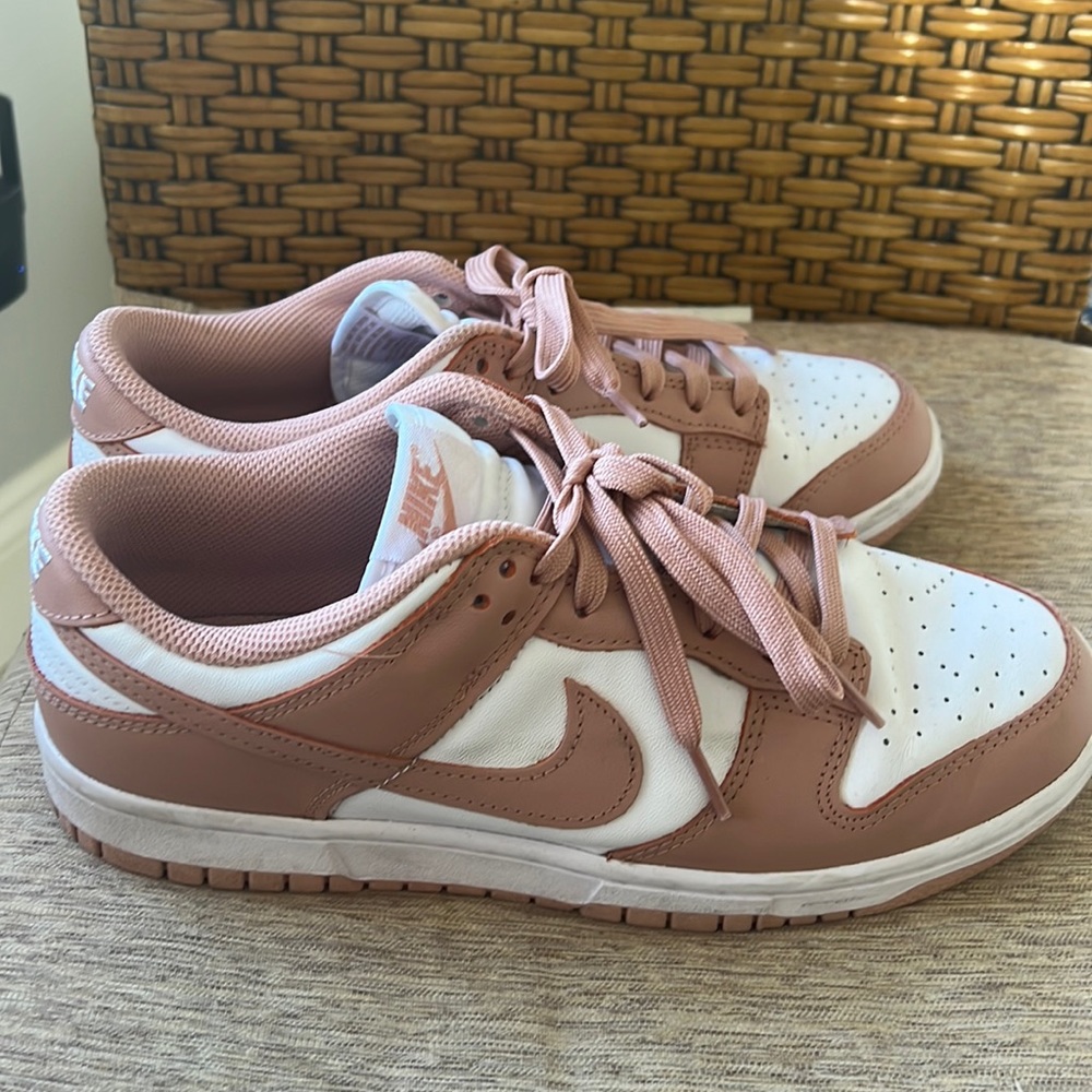 Rose whisper low Nike dunks 9.5 used from GOAT authentic